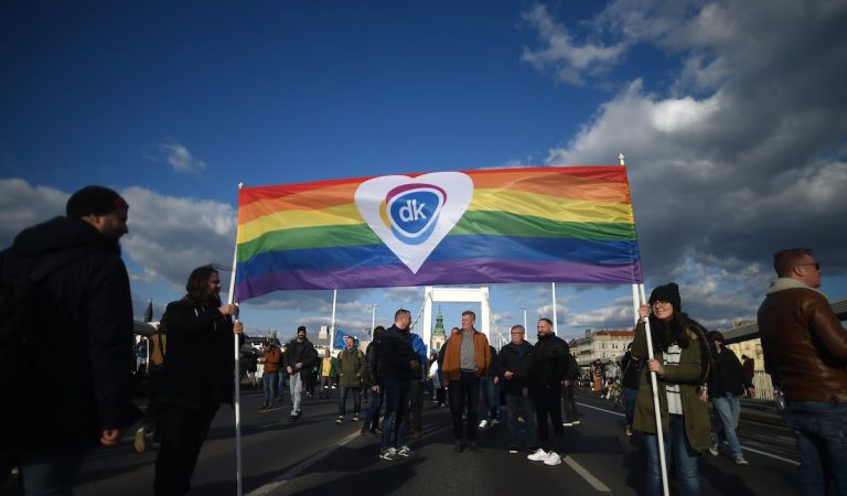 Una delegación política de España acudirá al Orgullo de Hungría ante el veto a la manifestación de Orbán | Sociedad Una delegación política de España acudirá al Orgullo de Hungría ante el veto a la manifestación de Orbán | Sociedad