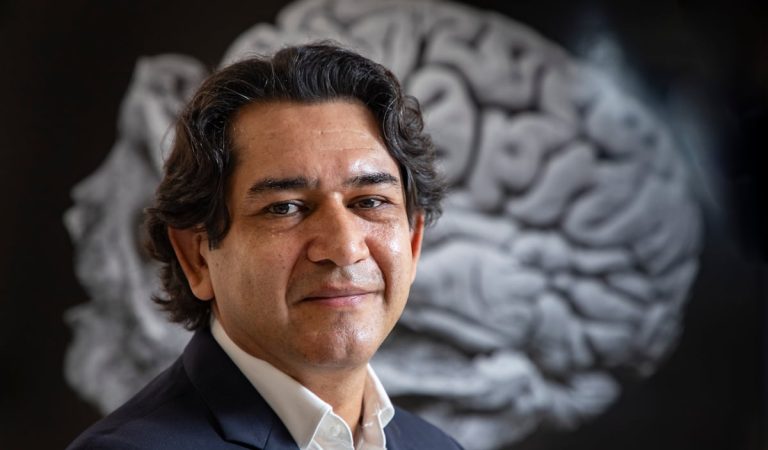 El neurocientífico mexicano que revoluciona la atención a pacientes con psicosis El neurocientífico mexicano que revoluciona la atención a pacientes con psicosis